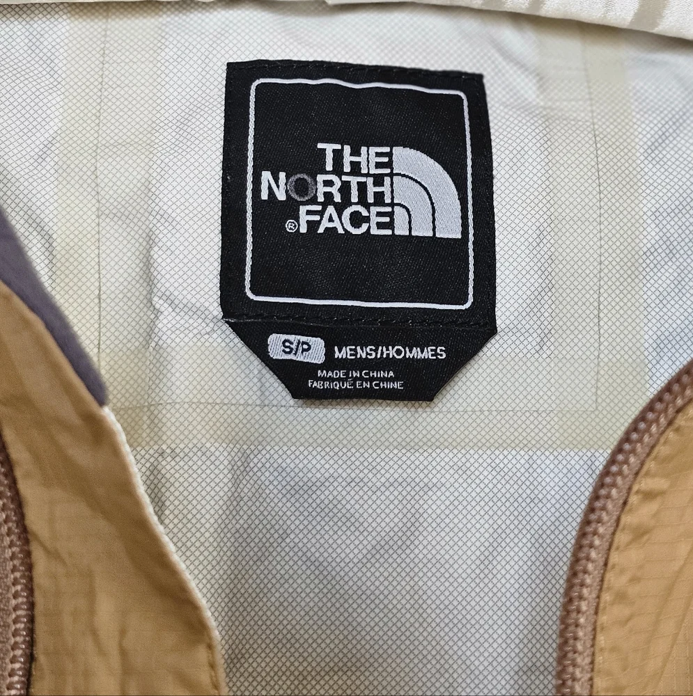 The North Face Mens HyVent 2.5L Waterproof Jacket